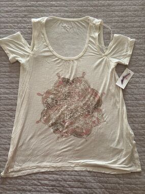 Jessica Simpson Cream Cold-Shoulder Short Sleeve Tee with Embellished Mandala